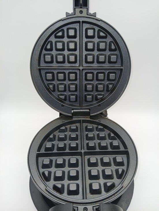 Black & Decker Other - BLACK+DECKER Flip Waffle Maker WM1404S, 4 Belgian Waffles